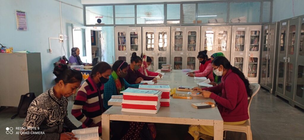 LIBRARY - Shree AM Patel Mahila Education College Unjha Gujarat India